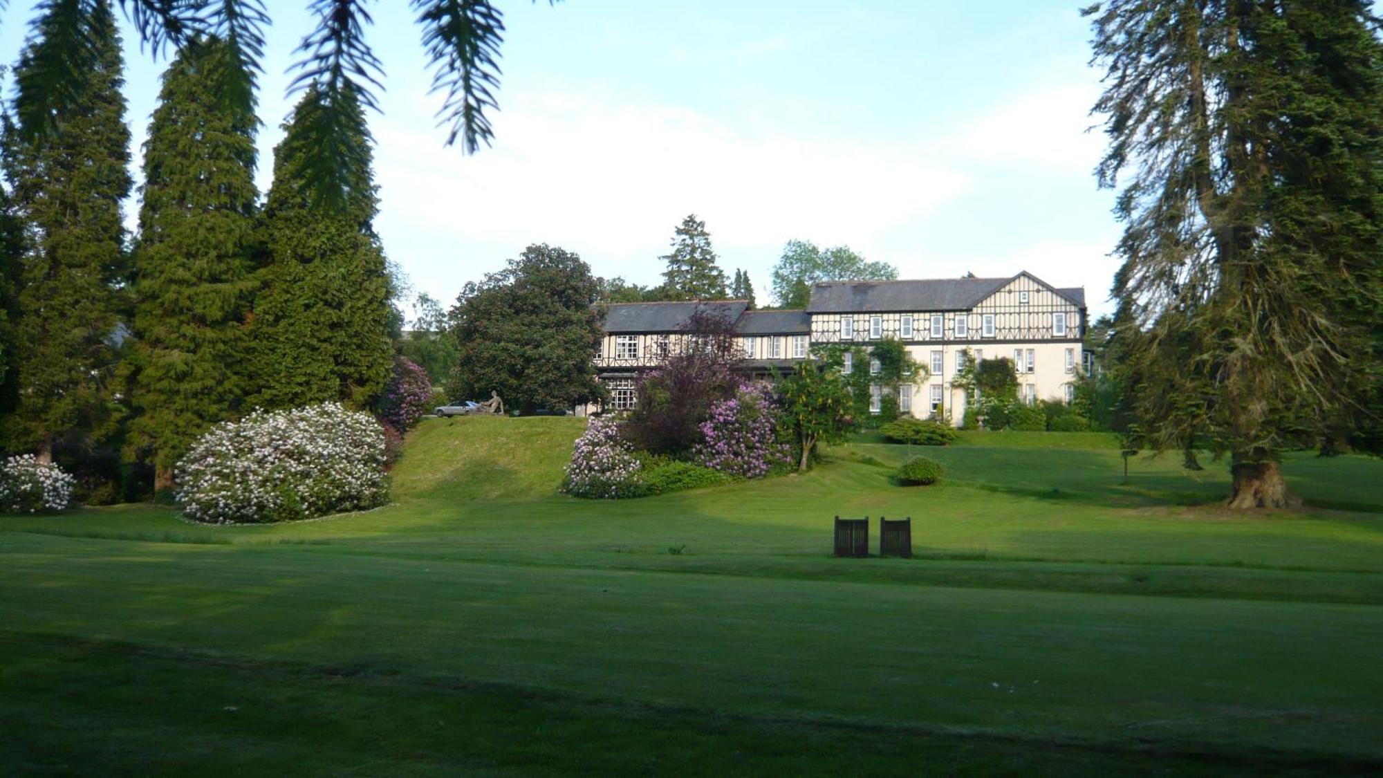 The Lake Country House Hotel & Spa 랸가마치웰즈 외부 사진